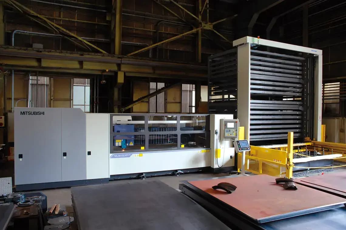 4kw15段パレットチェンジャー付きレーザー切断機