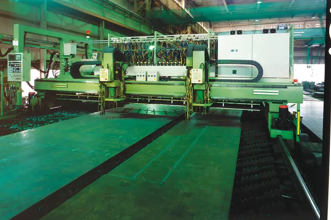 NC溶断機（ドリル2基搭載）